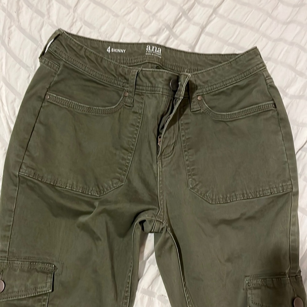 A.N.A army green cargo pants in size 4 skinny.